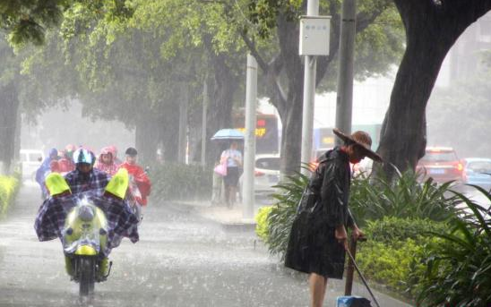 中国南北方将同现强降雨 国家防总部署防范工作