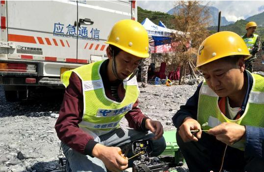 茂县垮塌灾害中36位亲人失联 中国电信员工仍奋战抢险一线