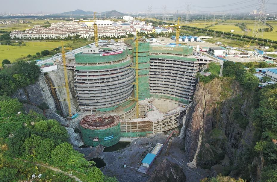 上海“深坑酒店”内景露真容 被誉为世界建筑奇迹