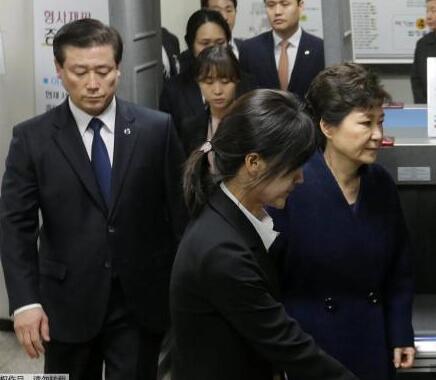 朴槿惠涉贿案审理重启但主角缺席 庭审推迟至28日