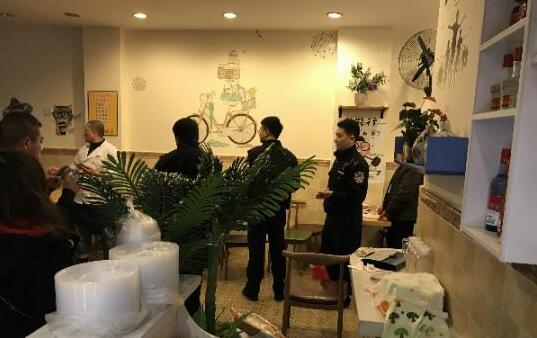四川一学校外餐馆发生疑似食物中毒事件 43人被送医