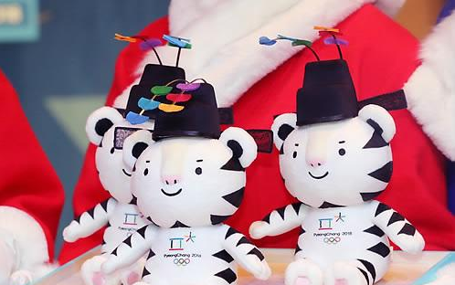 韩国平昌奥组委公布颁奖礼仪人员服装、奖品等元素