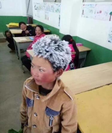 “冰花男孩”：那么多人关心我们 乌蒙山冬天不会冷