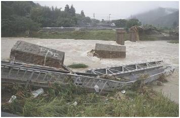次生灾害严重 西日本暴雨致56条铁路线停摆