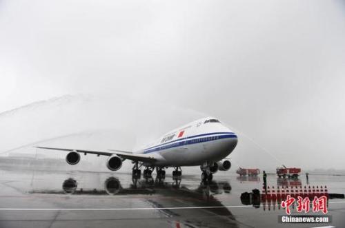 国航香港到大连航班发生氧气面罩脱落 民航东北局回应