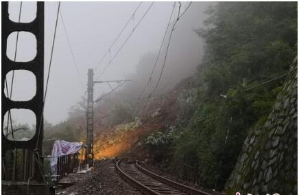 宝成线连续发生山体崩塌灾害影响18趟列车