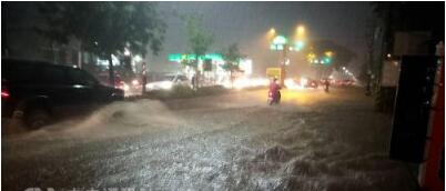 台湾高雄大雨近千户停电 机场地面破洞起降暂停
