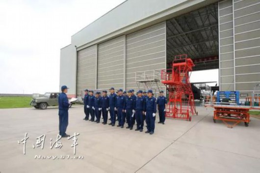 中国海军演练战机抢救 12小时完成发动机更换[图]