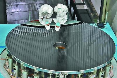 中国成功研制世界最大口径单体碳化硅反射镜