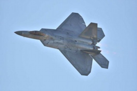 40年后仍保优势？美军为F-22验证新型机载武器