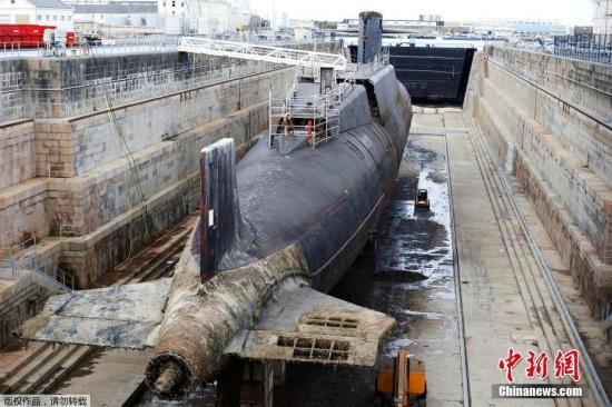 当地时间2018年9月14日，法国海军集团在瑟堡-奥克特维尔进行了“可畏”级弹道导弹核潜艇“霹雳”号的拆解仪式。图为“霹雳”号核潜艇。