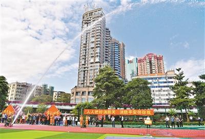 消防日走近“最美逆行者”