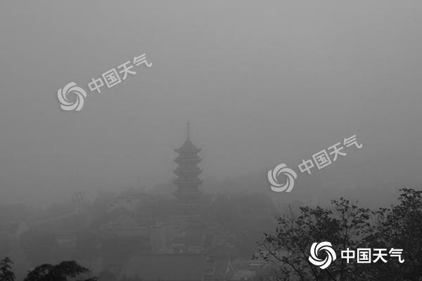 周末华北等地雾霾维持 南方湿冷将至