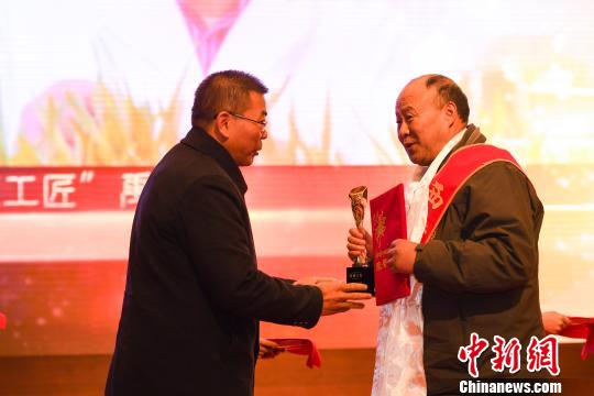 图为获得表彰的2018年度“西藏工匠”。 何蓬磊 摄 图为获得表彰的2018年度“西藏工匠”。 何蓬磊 摄