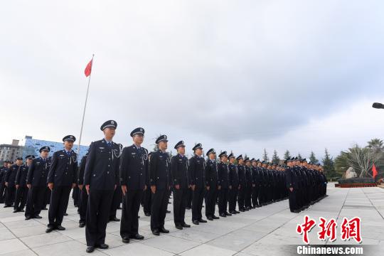 图为整齐列队的民警 云南出入境边防检查总站供图 摄 图为整齐列队的民警 云南出入境边防检查总站供图 摄