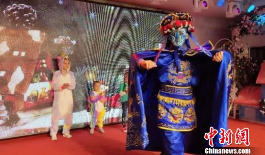 一家老小一起旅行跨年 孙云阁 摄 一家老小一起旅行跨年 孙云阁 摄