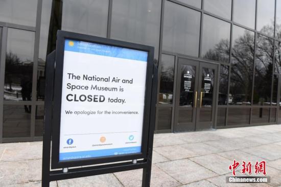 当地时间1月17日，位于华盛顿国家广场区域的多家博物馆，因美国政府停摆而持续处于关门状态。中新社记者 陈孟统 摄
