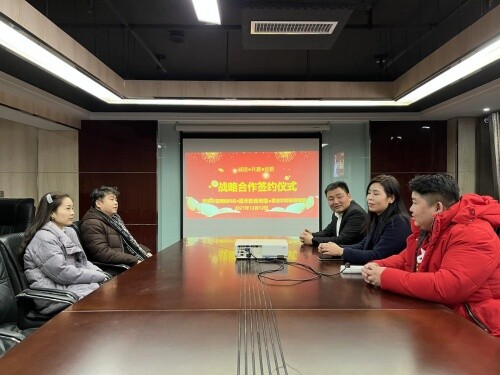 战略合作伙伴协议签订， 安泉导演引领自媒体新潮流。